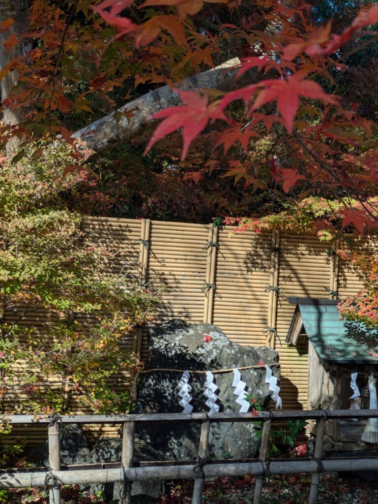 京都 穴場 紅葉スポット　鍬山神社